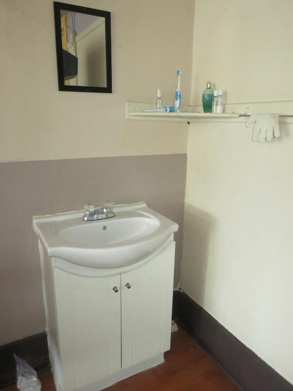 نزل فانكوفرفي C&N Backpackers Central Station الغرفة الصورة